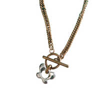 Cargar imagen en el visor de la galería, Collar Clip Mariposa