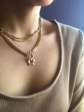 Cargar imagen en el visor de la galería, Collar Clip Mariposa